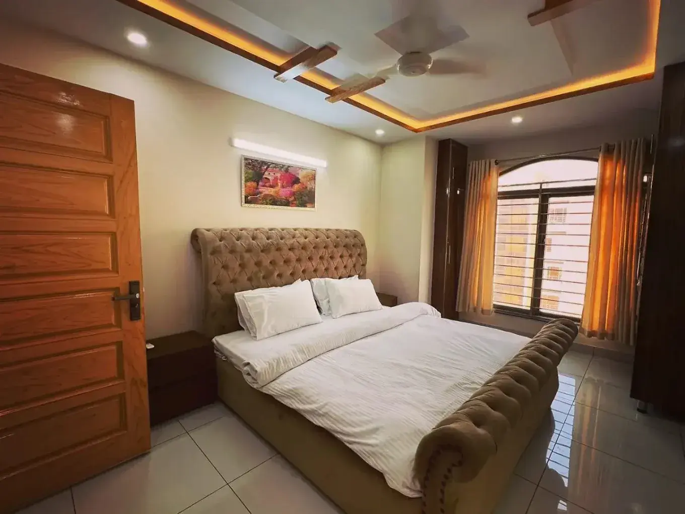 Hotel in Bahria Town Phase 4 for One Day: Prices & What's Included (2026)